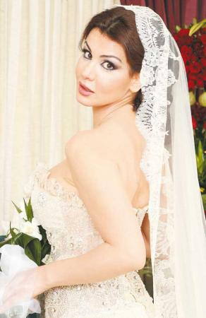 الفنانة نور